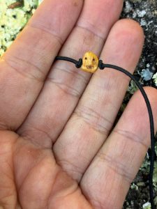 Baumperlen Wichtel Gummi Armband