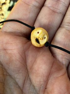 Baumperlen Wichtel Gummi Armband