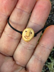 Baumperlen Wichtel Gummi Armband