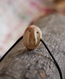 Baumperlen Wichtel Gummi Armband