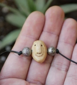 Baumperlen Wichtel Gummi Armband